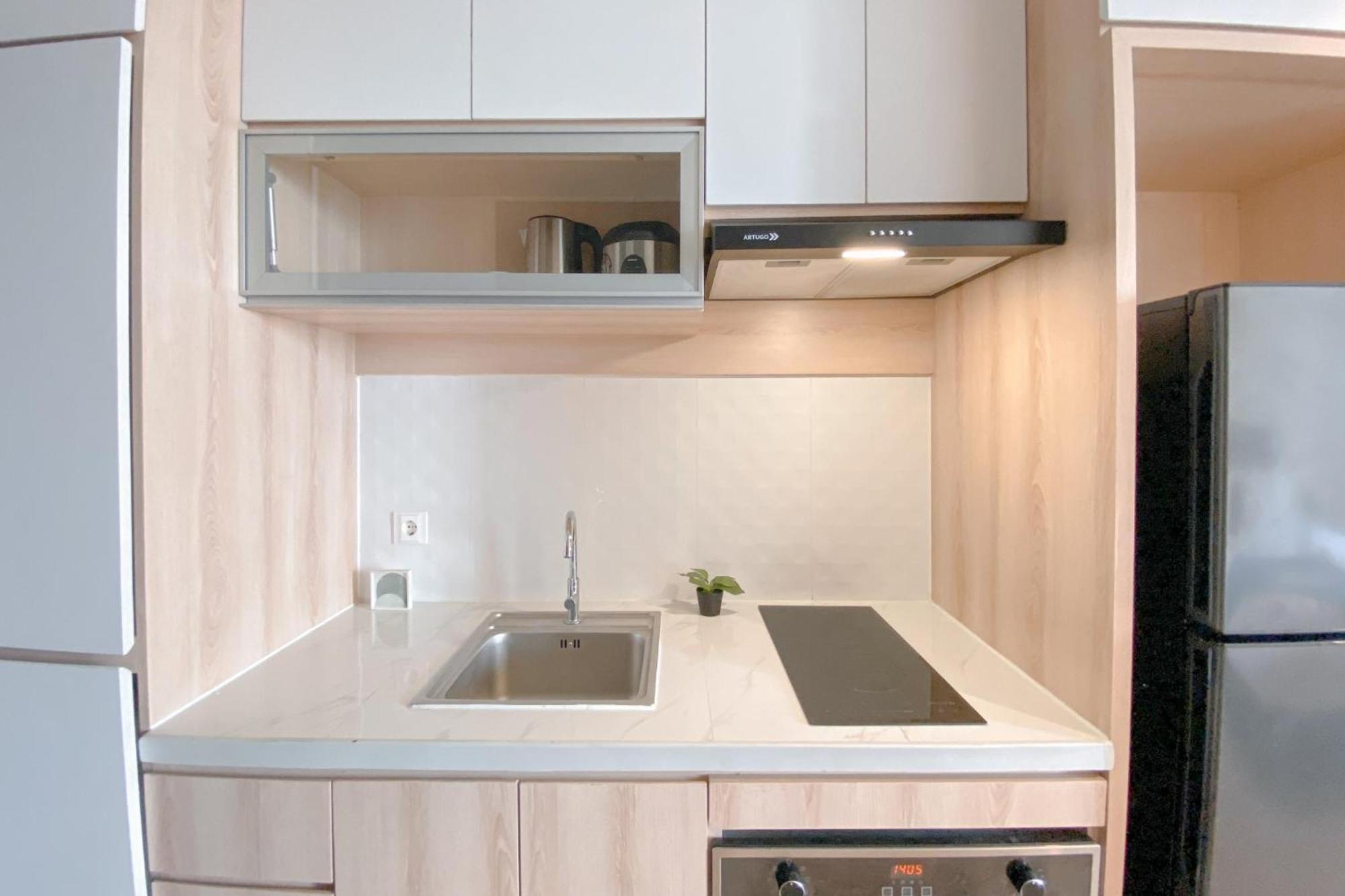 Apartemen Spacious And Homey At Cleon Park By Travelio Jakarta